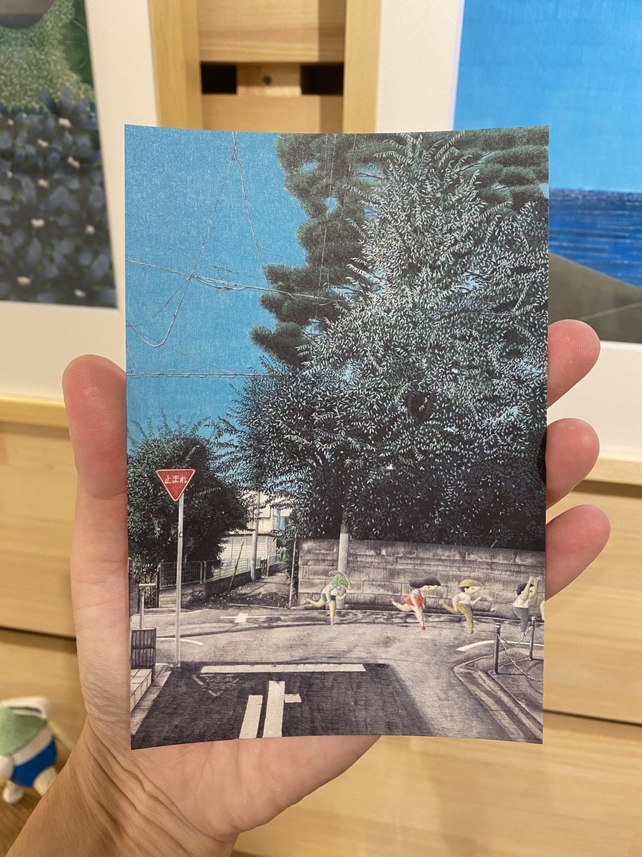FOLKbookstore's tweet image. フォーク・ぽてと共にオープンしました。フォーク地下展示スペースではハダタカヒト「東京夏景」「きょうは やまに」原画展
〜8/3(日)月曜休
開催中です！
怖さもあってかっこいいポストカード3枚セット販売中です。
通販にもアップしました！folkbookstore.com/?mode=srh&amp;amp;keyw…