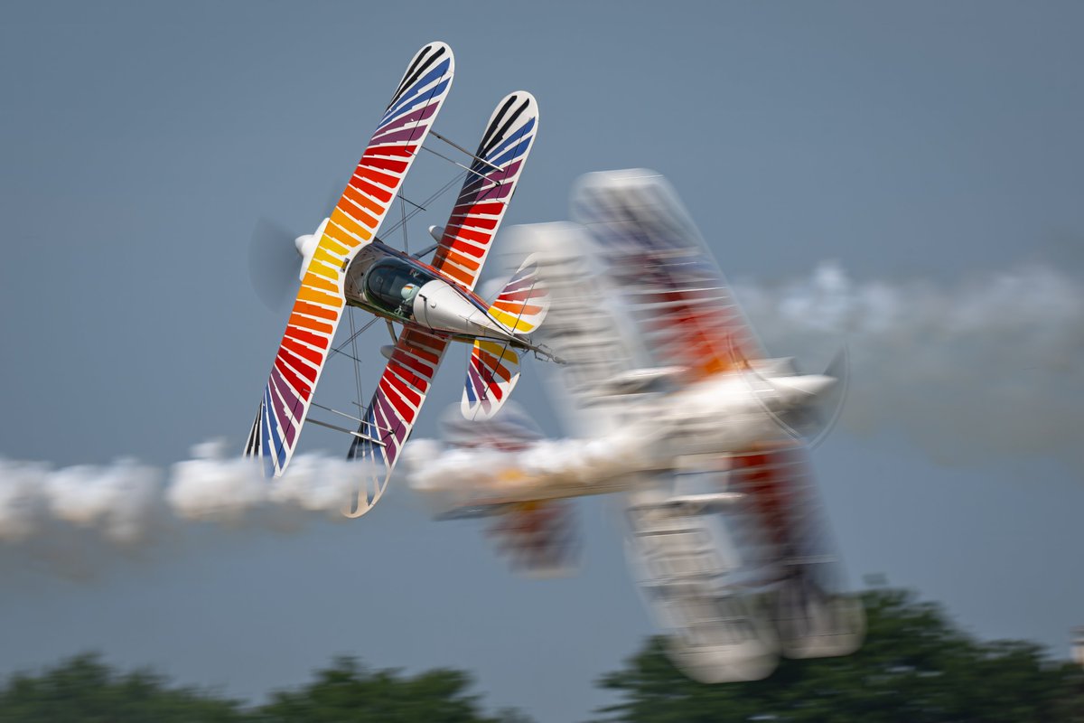 GDevorePhotos's tweet image. The NextGen Eagles perform at the 2025 EAA AirVenture. The NextGen Eagles are the only Christen Eagle Aerobatic Team in the world.