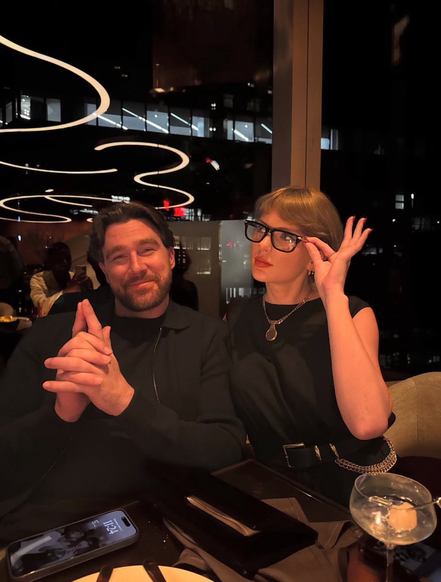 ineffablecringe's tweet image. very happy for my close personal friend taylor swift