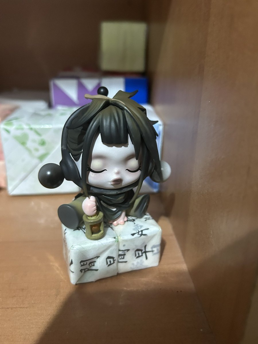 Samui_CYFuture's tweet image. 這幾天空閒時間在研究
怎麼利用廢紙做成類似展示櫃
拿來放我的盲盒
昨天做了這個小的之後發現
好像可以做成俄羅斯方塊的感覺…
但這一個小東西要搞超久😵💫