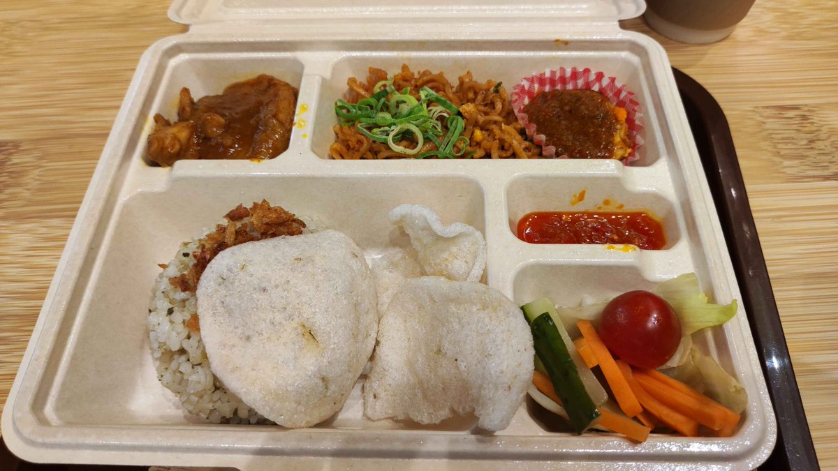 12udln's tweet image. インドネシア飯とサウジコーヒーとお茶