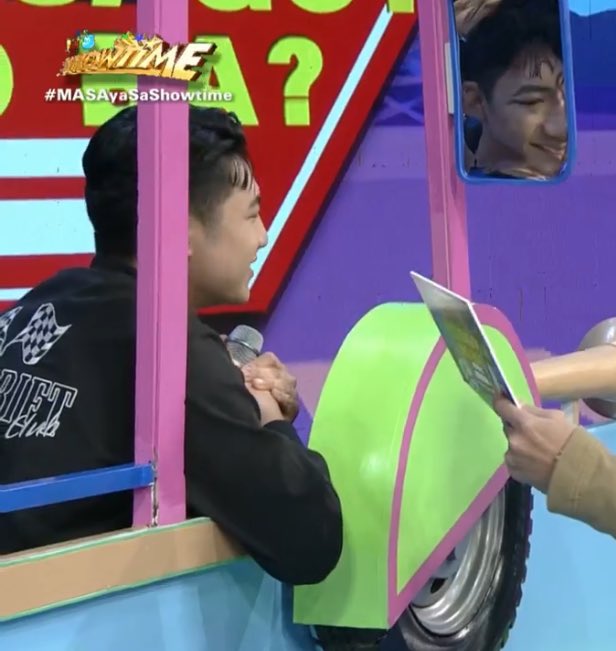 Dn_Dotty's tweet photo. Gwapo ng Jeepney Driver, saan po ang byhae? sakay pooo 

#DARREN @Espanto2001 
#MASAyaSaShowtime https://t.co/LEw8uy8cjn