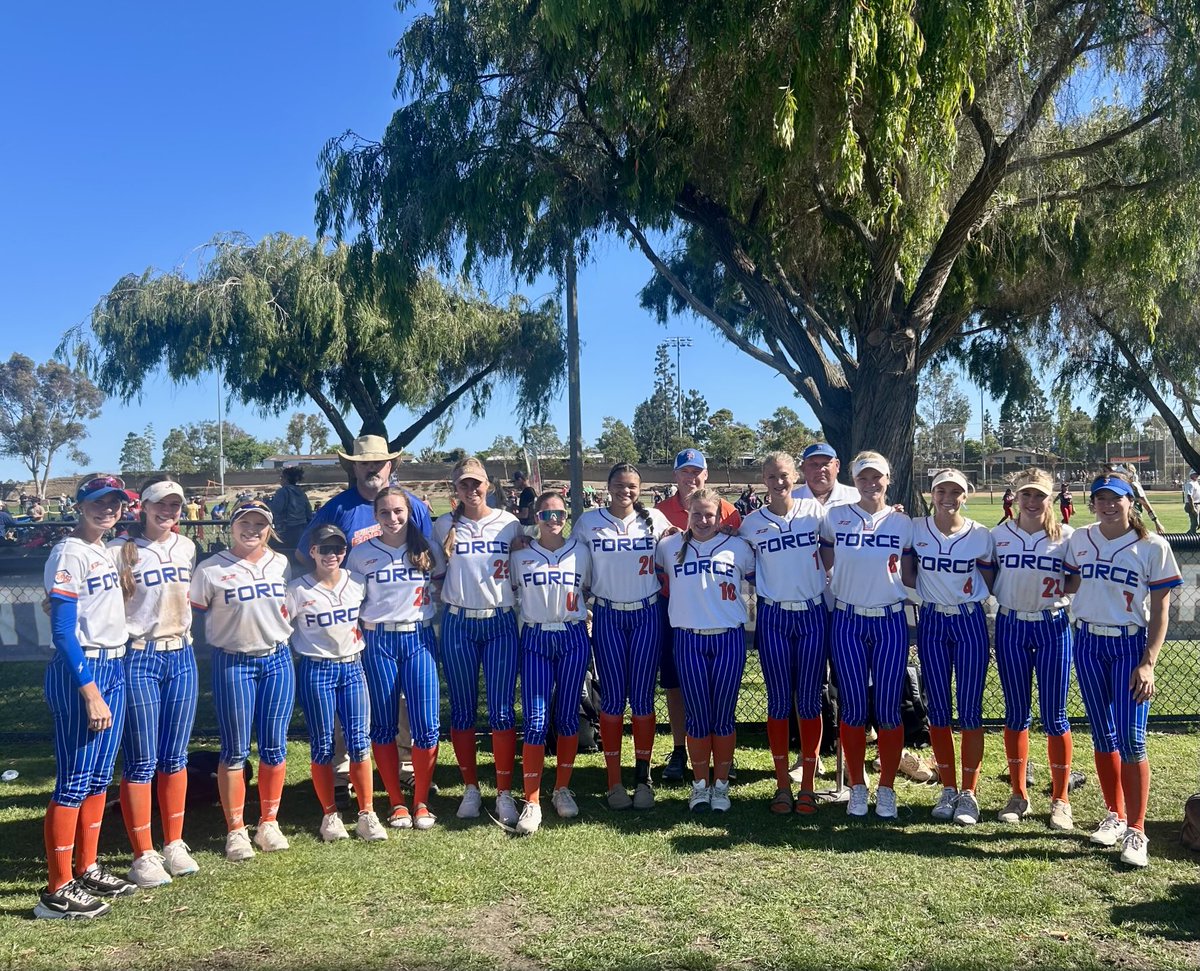ForceSouthern's tweet image. Our run @PGFnetwork came to an end today losing in the round of 16. A special group of coaches and players had a fun finale trip in California💙🧡