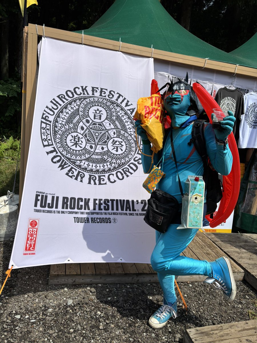 TOWER_NMNL's tweet image. 【#フジロック 会場】
フジロッカーにはお馴染みのデビルマンさんが今年もタワレコブースに来てくれました👿💕
毎年ご来店ありがとうございます🥹

#FUJIROCK の想い出にぜひタワレコブースに遊びに来てください〜！
スタッフ一同お待ちしております🫶
