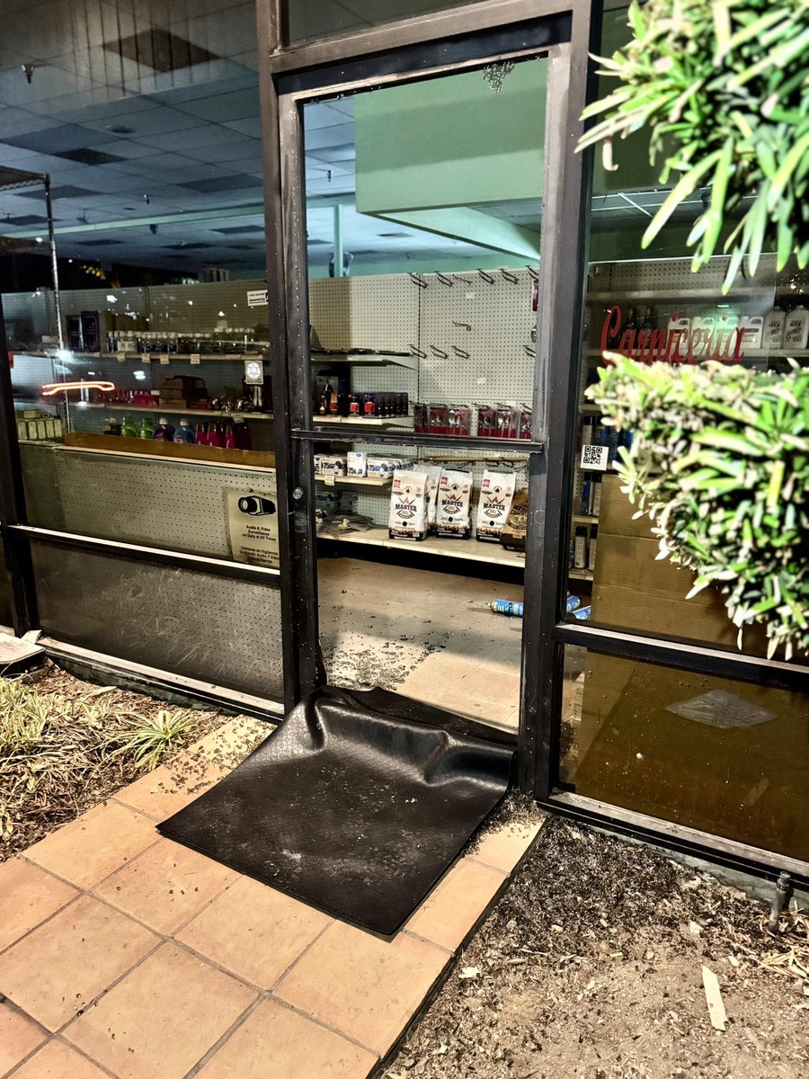 UplandPD's tweet image. Last night around 1am, we responded to a burglary alarm at a market near Foothill Blvd and Mountain Ave. Officers found the window smashed, things knocked over, and the register tampered with. Fortunately, a witness saw the suspect run from the area and said he ran east on…