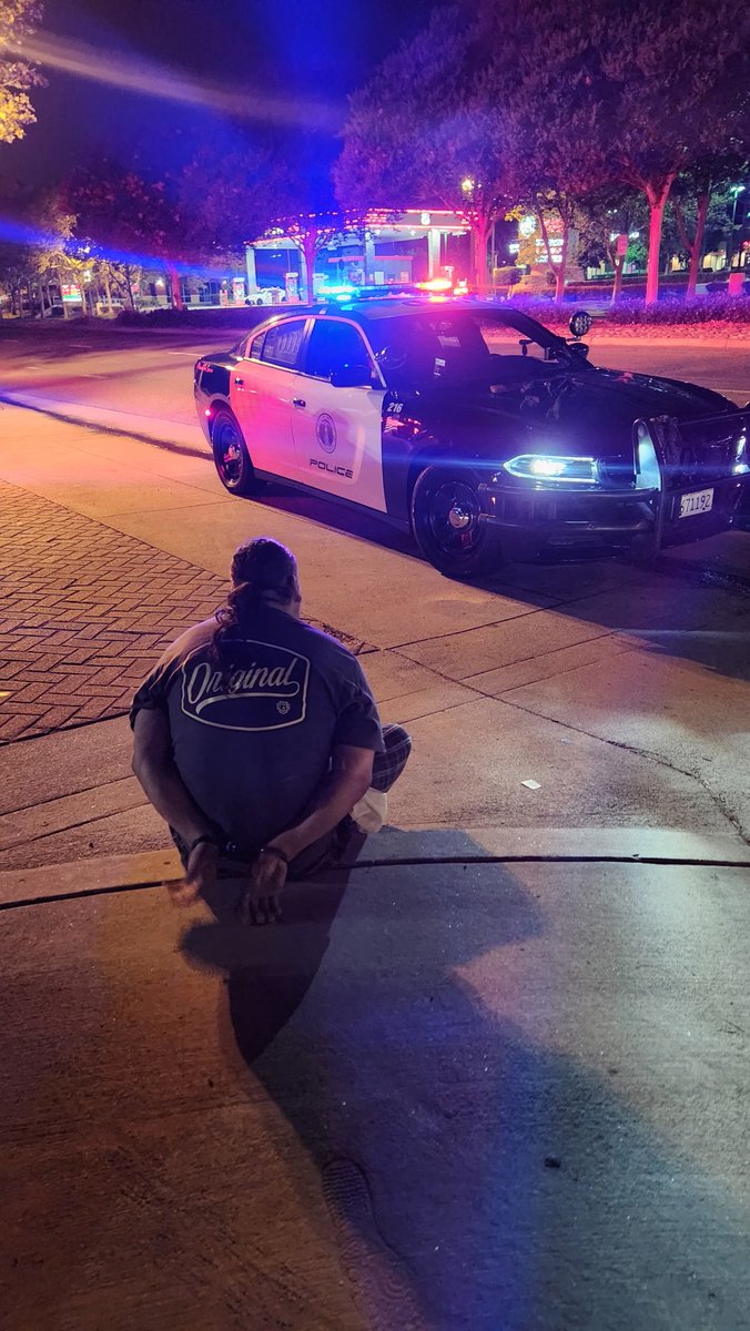 UplandPD's tweet image. Last night around 1am, we responded to a burglary alarm at a market near Foothill Blvd and Mountain Ave. Officers found the window smashed, things knocked over, and the register tampered with. Fortunately, a witness saw the suspect run from the area and said he ran east on…