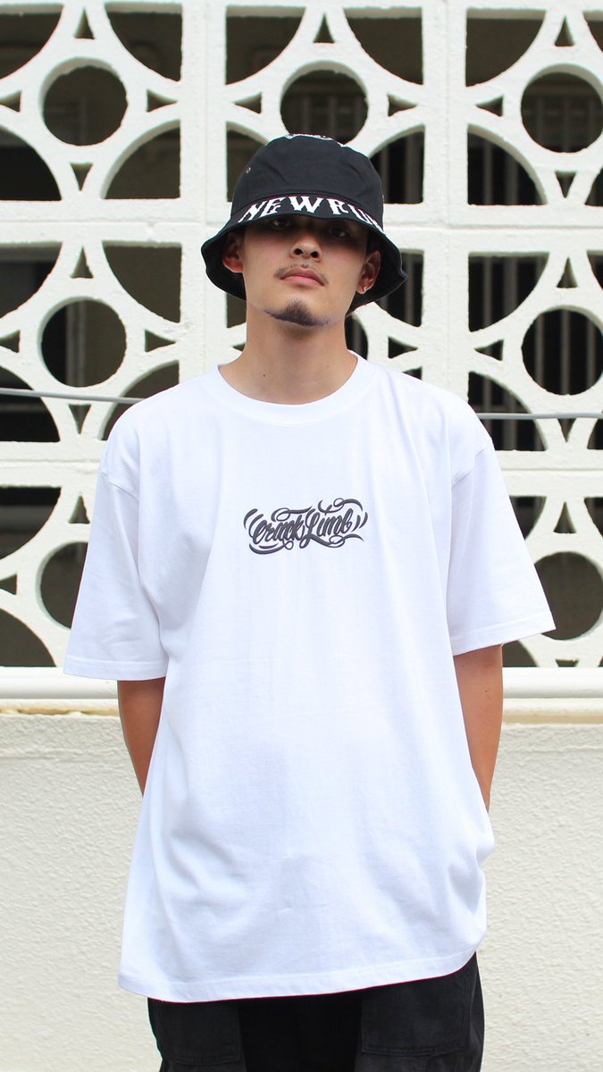 CRACKLIMB's tweet image. [Style sample]
・M.G CIRCLE BUCKET HAT
・MIRROR TEE
・Black Denim Like Pants
・CxC Socks

brand: cracklimb.com
model: @yona_lns