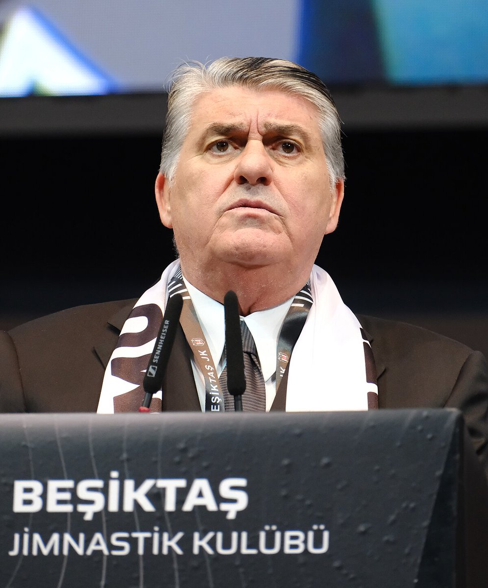 🗣️🎙️Nihat Kahveci:

"Adamın kanatları en baba kartal kanadı, senin kanadın civcivde yok. Jurasek'in tek olumlu hareketi Alisson'a bir omuz attı top çaldı. Beşiktaşlı taraftarlara çok üzülüyorum. 

Bu yıl bu gidişat uzun sürer. Siz kampta ne yaptınız? Tavla mı oynadınız, hep