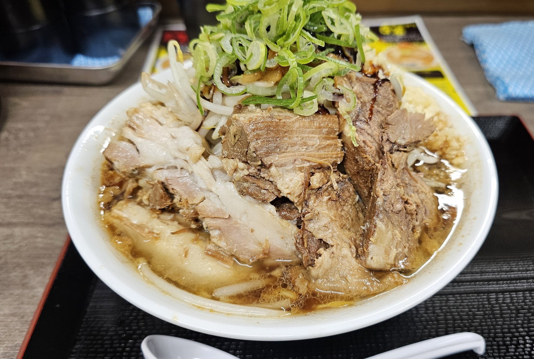 らぎちゃん ラギちゃんラーメン北21条店｜札幌に唯一無二のジャンクな中華