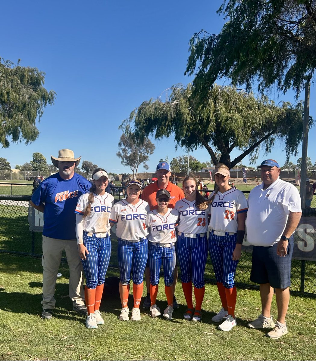 ForceSouthern's tweet image. Wrapping up the summer with this special group was emotional today. These young ladies have been awesome role models & have made the Southern Force family very proud! Go be great Class of ‘25! Good luck with your future 🥎 careers at the next level~we’ll be watching!💙🧡