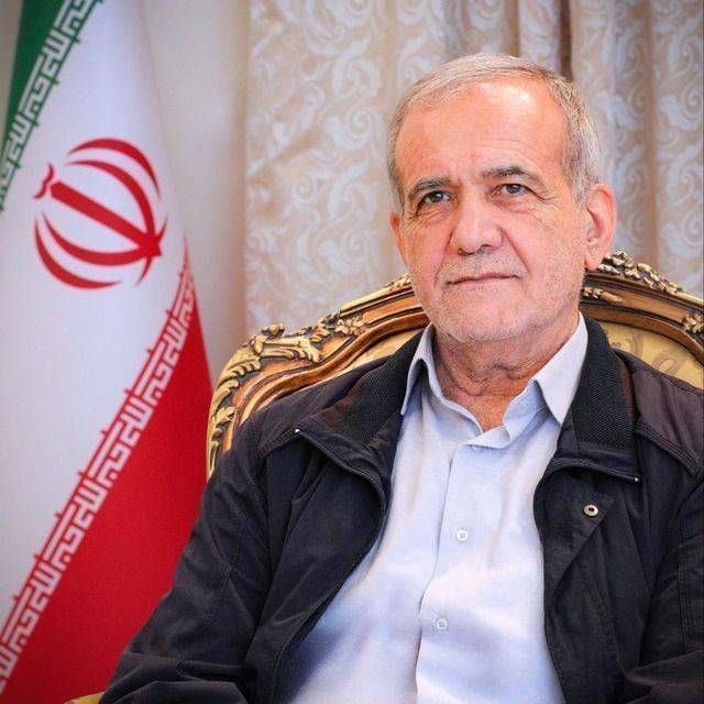 Amir5532's tweet image. اگر به انتخابات تیرماه ۱۴۰۳ برگردم،
بازهم به #دکتر_پزشکیان رای میدم! چون:
۱. صداقت و شفافیت در گفتارشون
۲. برنامههای واقعبینانه برای بهبود معیشت
۳. دفاع از حقوق همه اقشار جامعه
۴. سابقه پاک و تعهد به خدمت
#انتخابات_۱۴۰۳ #وفاق_ملی