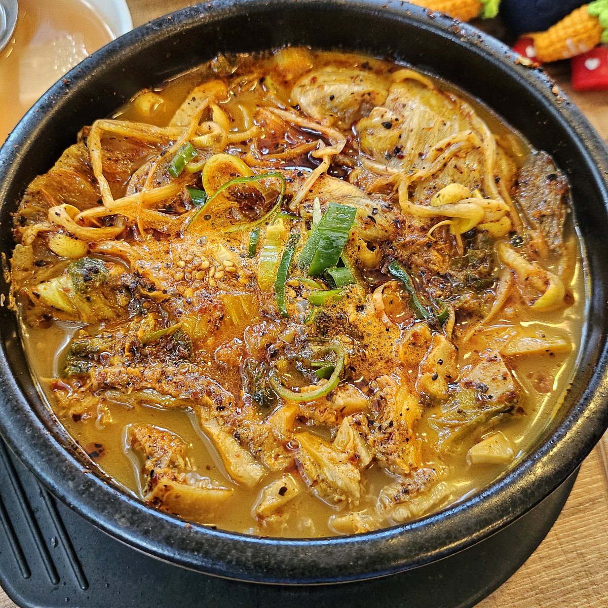 BRIIZeeeeeeeee's tweet image. 📍미향해장국 중문점 
제주 서귀포시 일주서로 962

얼큰내장탕, 소머리수육 맛있어요 👍