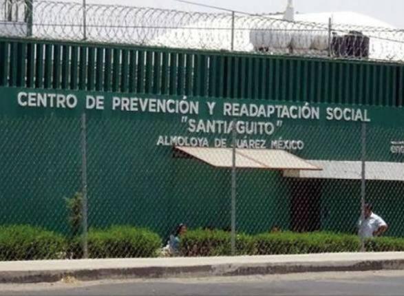 TolucaHoy's tweet image. 🔴📢 #Pagar para sobrevivir en #prisión; denuncian abusos y extorsión en el penal de #Santiaguito #Edomex
Hasta $1,500 es lo que "debe" pagar una persona que visita a su familiar dentro del Centro de Prevención y Readaptación Social CPRS de Santiaguito en #Almoloya de Juárez(1/2)