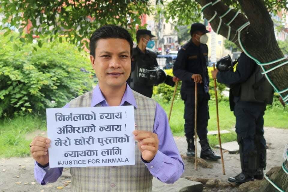 PrakashCPariyar's tweet image. चरम दण्डहीनताको निकृष्ट ७ वर्ष:
निश्चल, निर्मल, निर्दोष निर्मलाको बलात्कार पछि हत्या भएको निर्लज्ज, निर्मम र न्याय निमोठिएको दिन।आज न्यायनै नपाई ७वर्ष पूरा भएको छ।
निर्मला पन्त, अंगिरा पासी, द्वितीया रसाईलीहरुको बलात्कार भइरहने र हत्याराहरुले उन्मुक्ति पाइरहने देशमा उफ न्याय !