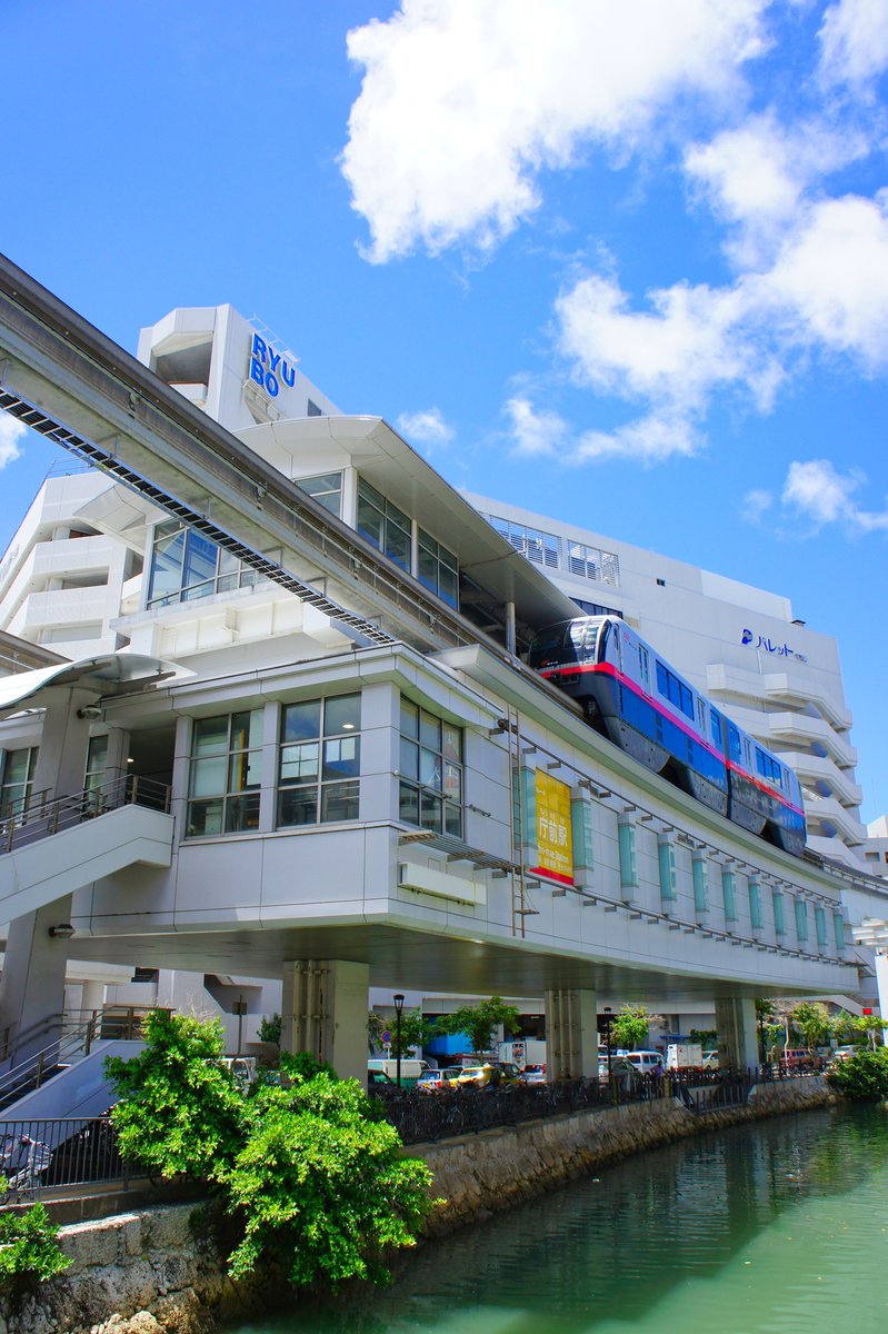 Feel_OKINAWA's tweet image. 【ブクマ推奨】
沖縄の「ゆいレール駅周辺スポット」をずらっとまとめました…!
旅行中ふらっと立ち寄りたい時に参考にしてみてね↓
■てだこ浦西駅→COKOFU、だるま屋 浦西店
■浦添前田駅→つきしろそば、浦添城跡(浦添大公園)、貝出汁沖縄そば キセキ.
■経塚駅→サンエー経塚シティ…
