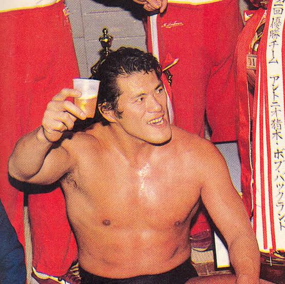 Todessoldat2's tweet image. El Partido del Deporte y la Paz fue un partido político japonés fundado por el luchador profesional Antonio Inoki el cual buscaba promover los deportes, una vida saludable y la paz mundial.
Inoki llegó a reunirse con Saddam Hussein para lograr la liberación de prisioneros.