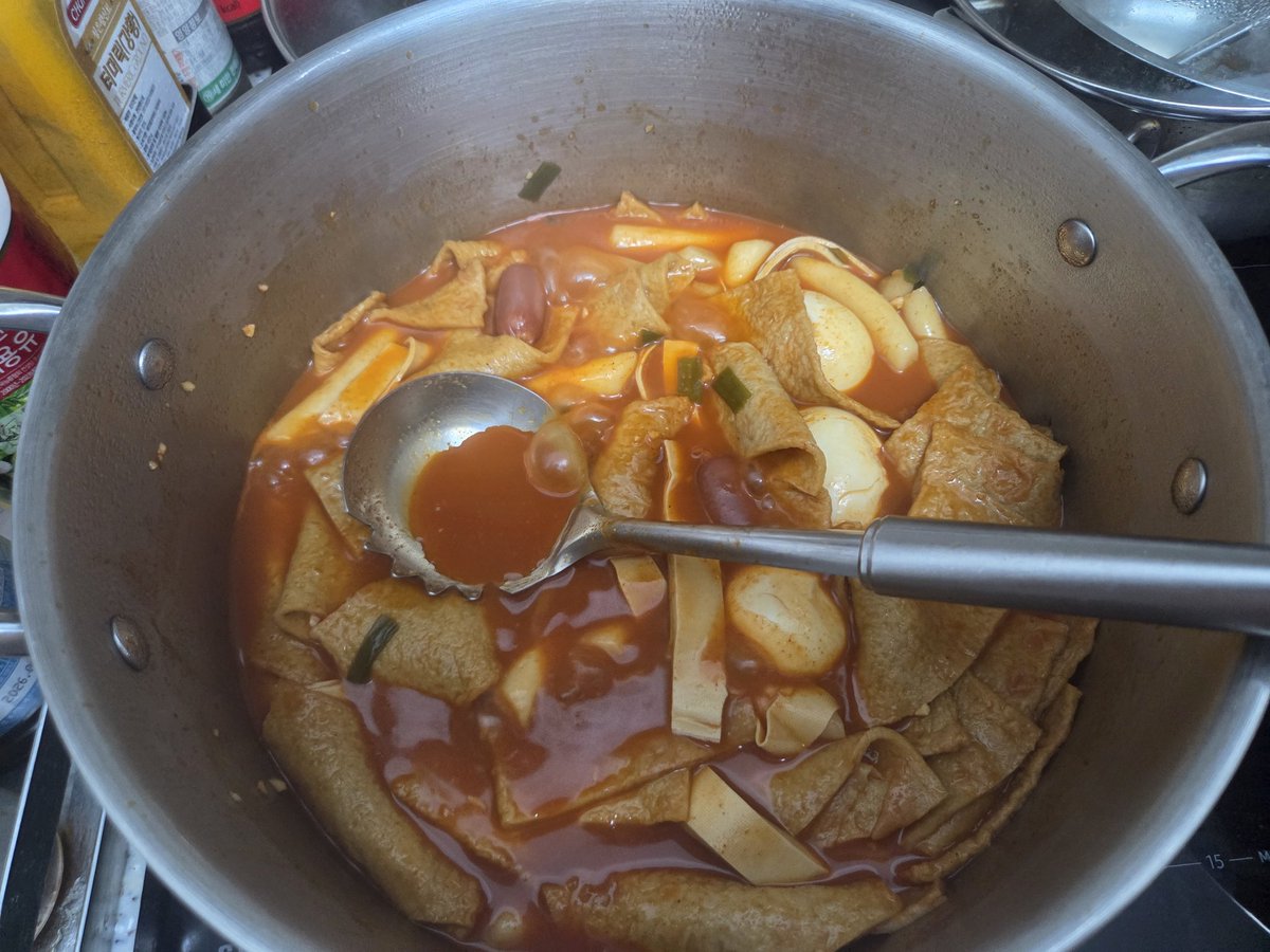 Vaqaes's tweet image. 대용량 떡볶이!!