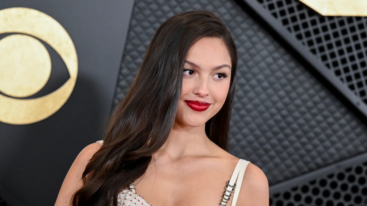 itxdan13's tweet image. Artistas femininas que venderam mais álbuns nos anos 2020 📊
#1. Taylor Swift - 52.1M
#2. Olivia Rodrigo - 28.7M
#3. SZA - 18.1M
#4. Dua Lipa - 15.8M
#5. Ariana Grande - 15.5M
#6. Sabrina Carpenter - 15.2M
#7. Doja Cat - 14.1M
#8. Billie Eilish - 10.5M
#9. BLACKPINK - 10.1M