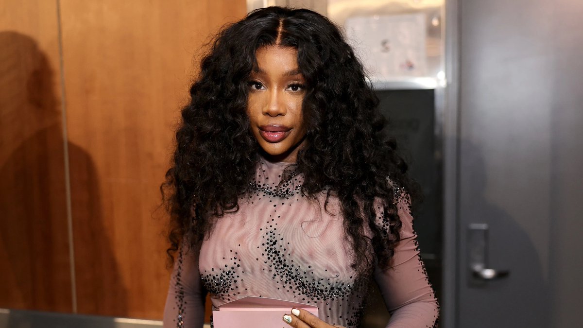 itxdan13's tweet image. Artistas femininas que venderam mais álbuns nos anos 2020 📊
#1. Taylor Swift - 52.1M
#2. Olivia Rodrigo - 28.7M
#3. SZA - 18.1M
#4. Dua Lipa - 15.8M
#5. Ariana Grande - 15.5M
#6. Sabrina Carpenter - 15.2M
#7. Doja Cat - 14.1M
#8. Billie Eilish - 10.5M
#9. BLACKPINK - 10.1M