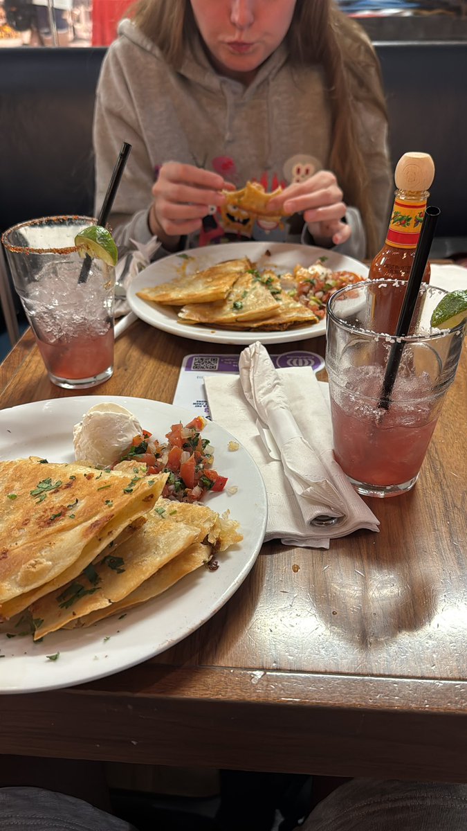 mufawsa_'s tweet image. happy tequila day from PHX airport