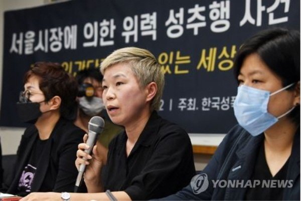 pnirvana1's tweet image. 김재련 이 씨발년 박원순 반팔 난닝구 가지고 개지랄 떨고 죽음으로 몰고가고 장제원 강간치상에 대해서는 입도 뻥끗 안했거등

그리고 2차피해라고 입도 뻥끗 못하게 하는데

 박원순 죽음으로 몰고간 자칭 피해자란년 지금 서울시 우리돈을 오세훈이가 줘서 해외에서 호화사치 생활중이다