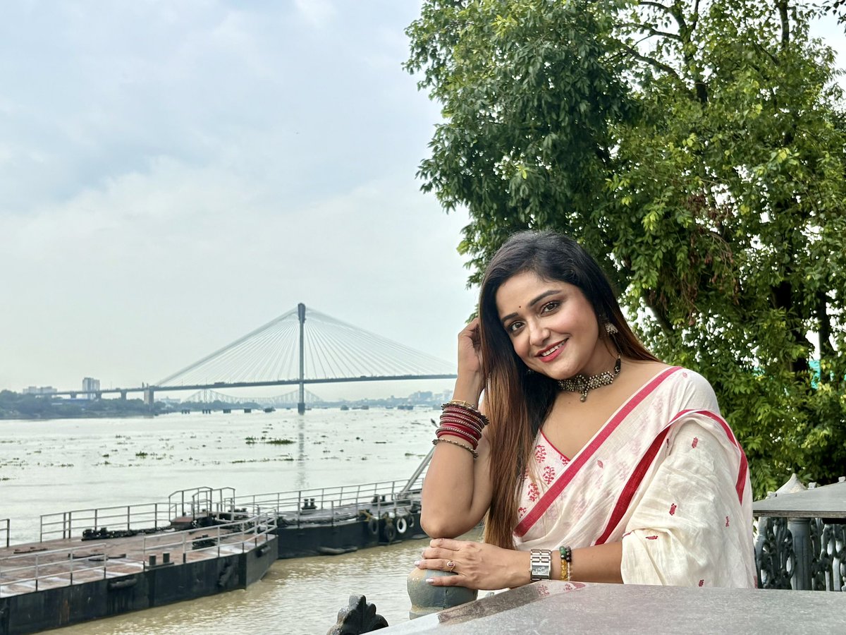 মুহূর্তরা.... 

#lastsaturday #riverside #cafe #closetonature #rain #gangaview  #happyme❤️