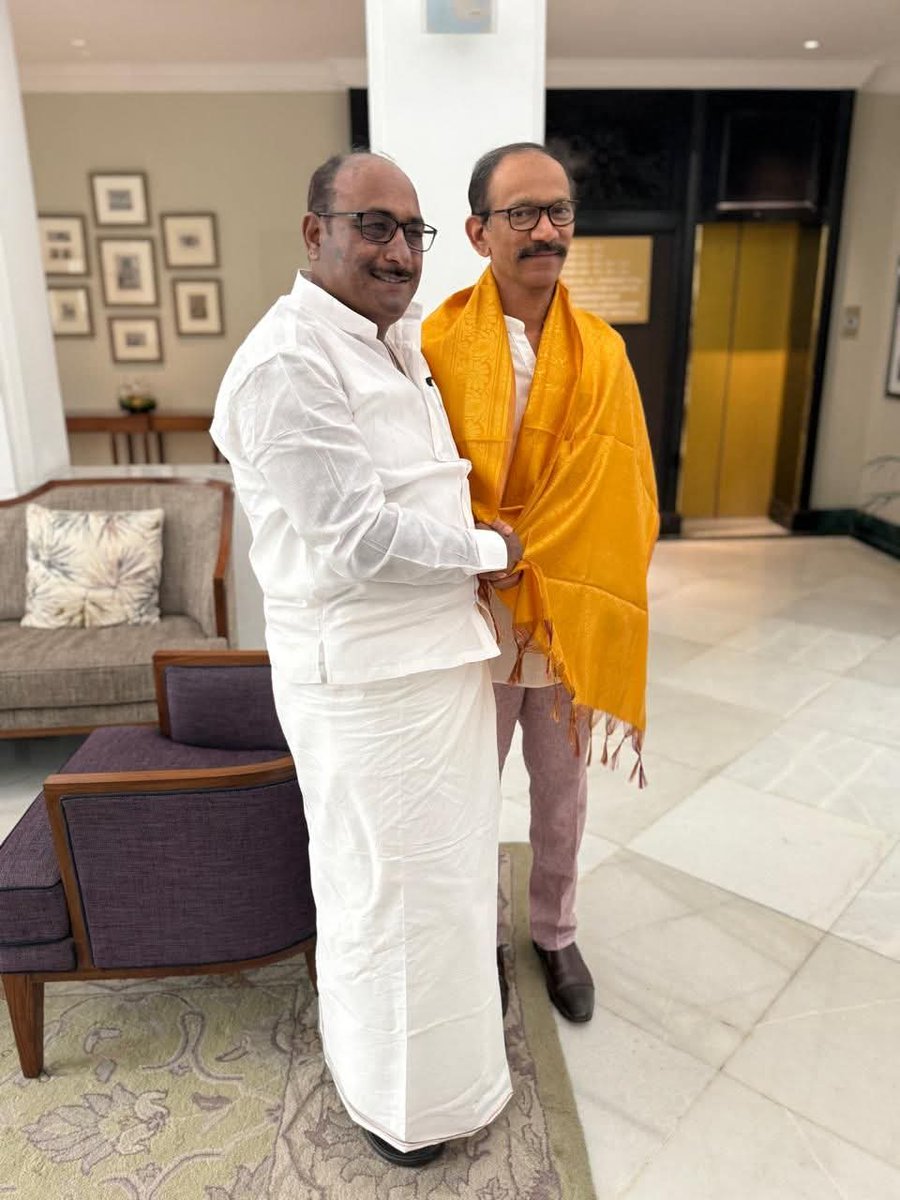 Nagaraaj D (@nagaraaj_d) on Twitter photo இன்று பிறந்தநாள் காணும் தமிழ்நாடு புதுச்சேரி மாநில AICC பொறுப்பாளர்
திரு கிரீஷ்சோடங்க்கர் அவர்களுக்கு நெஞ்சார்ந்த பிறந்தநாள் வாழ்த்துக்கள், எல்லா வளமும் நலமும் பெற்று பல்லாண்டு வாழ்க என வாழ்த்தி மகிழ்கிறேன் 💐🤝
<a href="/girishgoaINC/">Girish Chodankar</a>
<a href="/SPK_TNCC/">Selvaperunthagai K</a>
<a href="/SurajMNHegde/">Suraj Hegde</a> இன்று பிறந்தநாள் காணும் தமிழ்நாடு புதுச்சேரி மாநில AICC பொறுப்பாளர்
திரு கிரீஷ்சோடங்க்கர் அவர்களுக்கு நெஞ்சார்ந்த பிறந்தநாள் வாழ்த்துக்கள், எல்லா வளமும் நலமும் பெற்று பல்லாண்டு வாழ்க என வாழ்த்தி மகிழ்கிறேன் 💐🤝
<a href="/girishgoaINC/">Girish Chodankar</a>
<a href="/SPK_TNCC/">Selvaperunthagai K</a>
<a href="/SurajMNHegde/">Suraj Hegde</a>