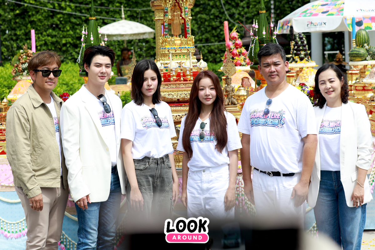 LookAround_TH's tweet image. นักแสดงนำและทีมผู้จัด ในงานบวงสรวงซีรีส์ “Somewhere Somehow รักปากแข็ง”
#รักปากแข็ง #SWSHGL
#FayMay #fay_riezz #maywyda #Saint_sup