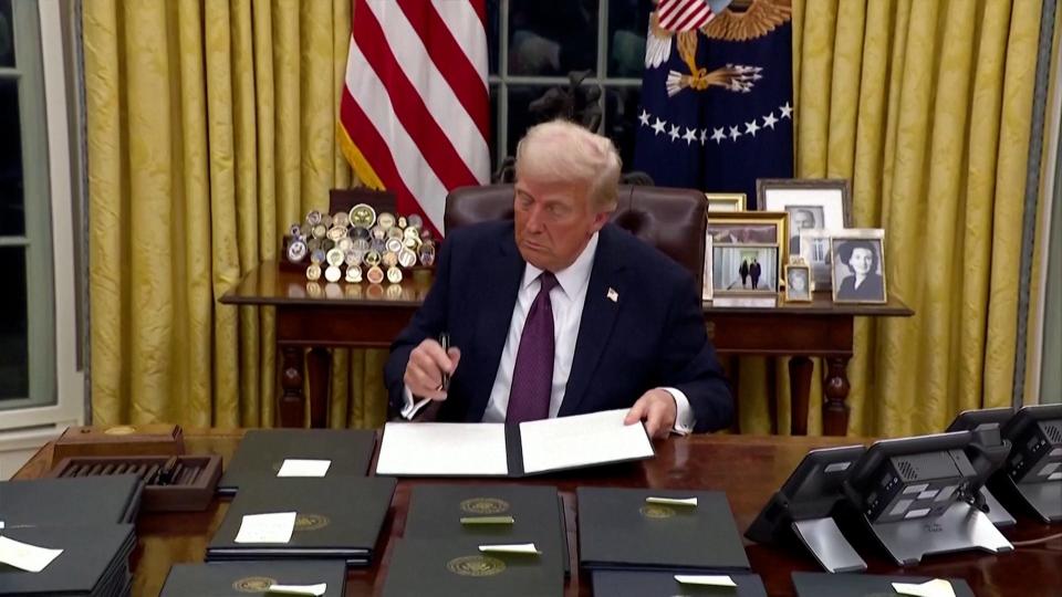 CryptoNewsHntrs's tweet photo. 🚨 BREAKING:🚨

🇺🇸 U.S. cryptocurrency legislation leads to a $4 BILLION rise in stablecoin supply!

💰 The regulatory shift continues to impact the market as crypto assets grow.

#Crypto #Stablecoin #Blockchain #USLegislation #CryptoRegulation https://t.co/vFJfbtiyeK