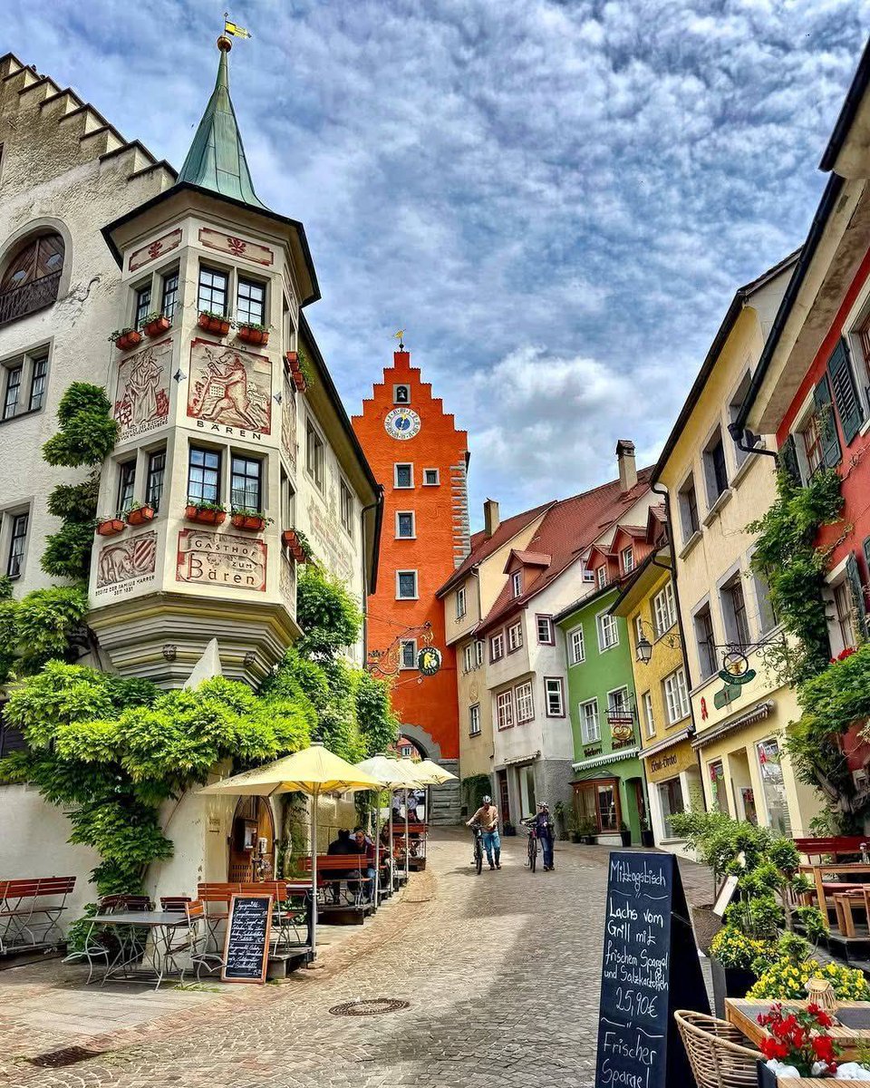 ConfidentialUn's tweet image. Meersburg, Baden-Württemberg, Germany
One of the most beautiful spots on Lake Constance
Photographer: @supersaiyajinsascha
#Europe #travel