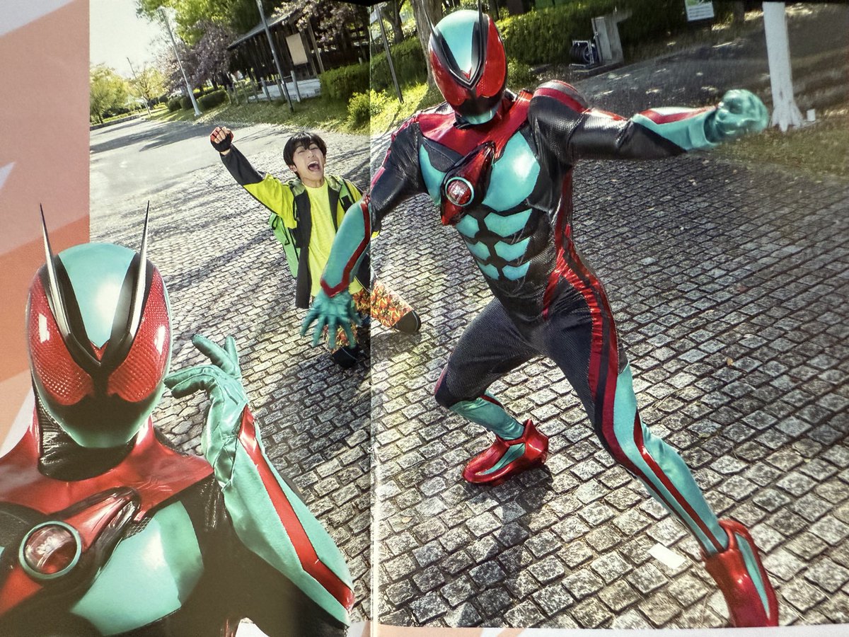 C_arpet's tweet image. Hanto is happy to meet Zeztz.
Meanwhile, Shouma...
#gavv
#zeztz
#kamenrider
#Gozyuger
#supersentai
