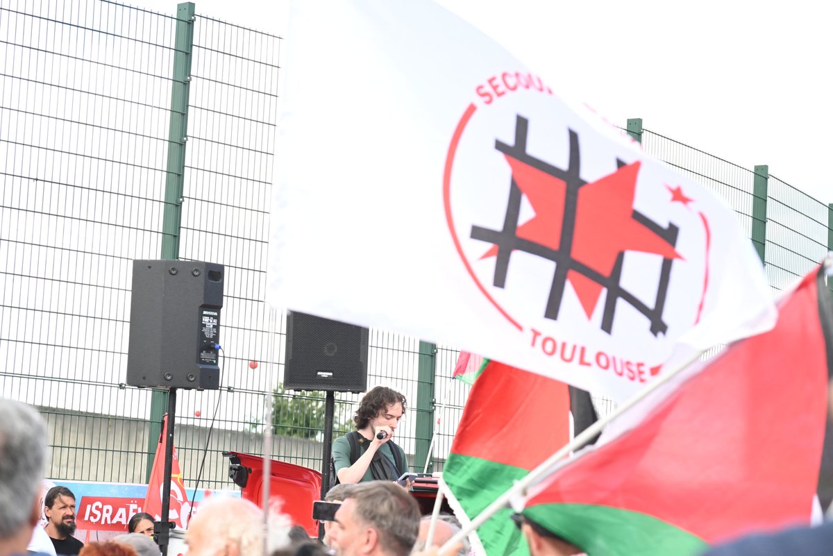 SecoursRougeT's tweet image. 🚩🇵🇸 Aujourd'hui, Georges Abdallah est sorti de prison et retourne au Liban en homme libre et debout. Hier, nous étions encore rassemblés devant la prison de Lannemezan pour réaffirmer qu'il est de nos luttes et que nous serons toujours de son combat.