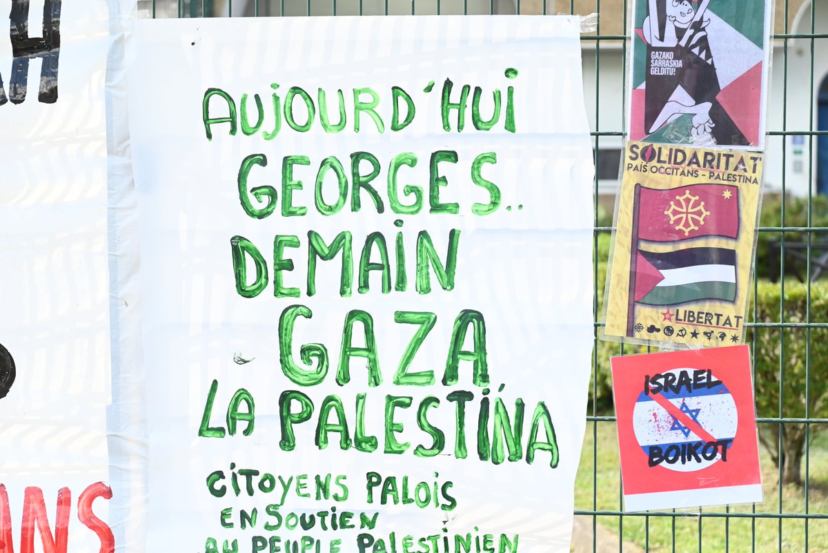 SecoursRougeT's tweet image. 🚩🇵🇸 Aujourd'hui, Georges Abdallah est sorti de prison et retourne au Liban en homme libre et debout. Hier, nous étions encore rassemblés devant la prison de Lannemezan pour réaffirmer qu'il est de nos luttes et que nous serons toujours de son combat.