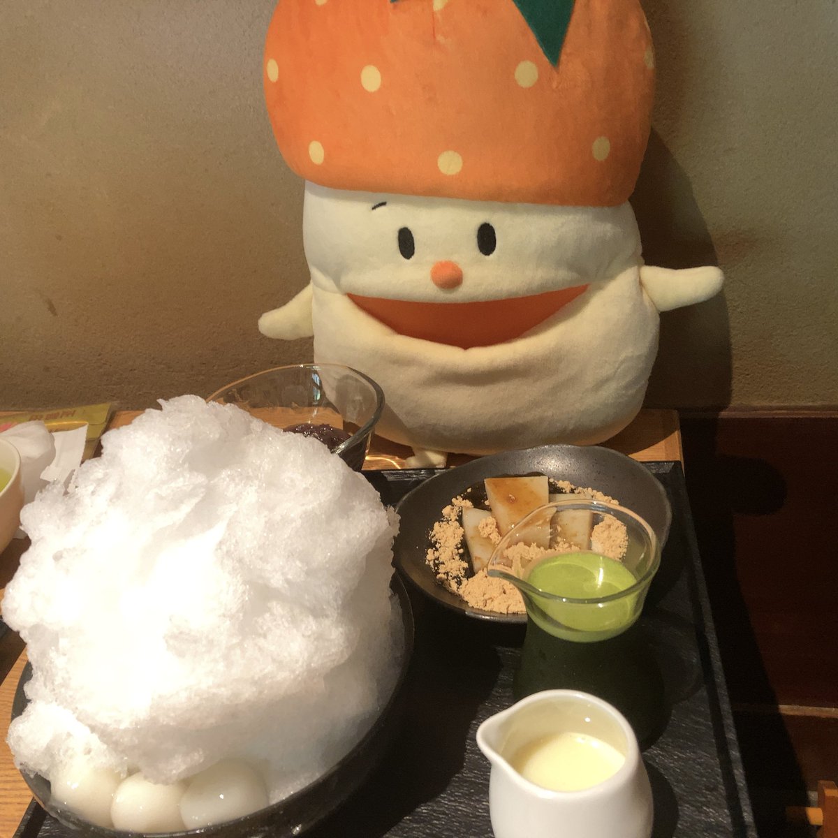 orendikun's tweet image. むっふ〜ん♫
今年初、船橋屋さんのカキ氷〜🍧
( *´艸`)
抹茶ミルクと、くずもちのセットにしちゃった
#かき氷の日
#船橋屋