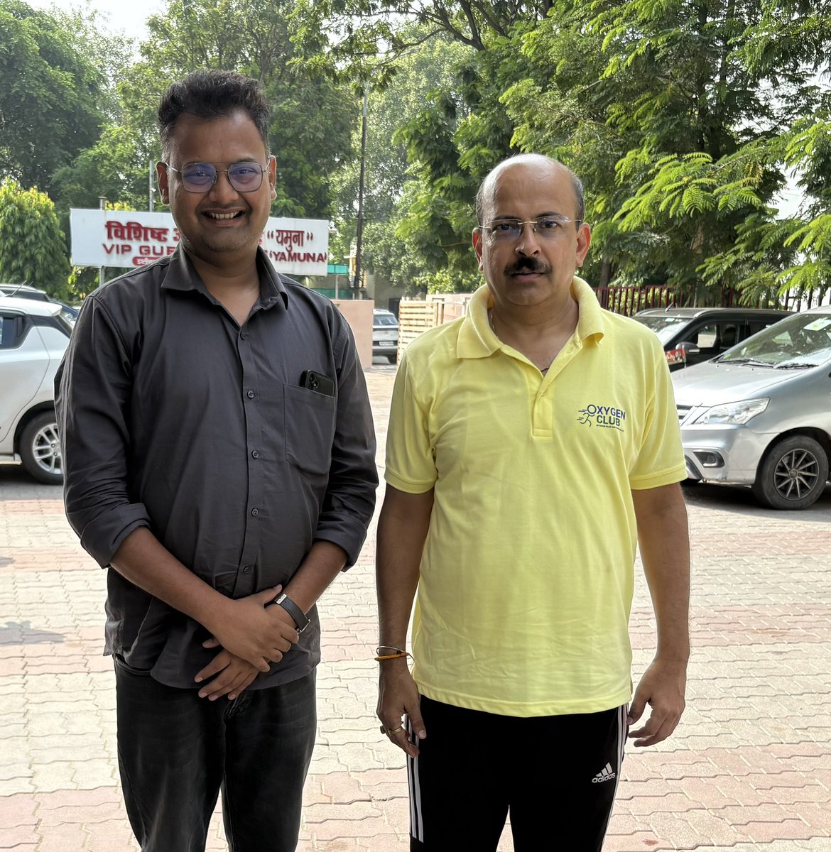 gyanu999's tweet image. …’अच्छे’ लोगों की ‘बुरी’ बात होती है कि वे एकजुट नहीं होते-‘बुरे’ लोगों की ‘अच्छी’ बात होती है कि वे खासे जुड़े होते हैं! 
पर इस कहावत की विपरीत धारा में जाकर अच्छे लोगों को जोड़ने और संग जुड़ने की मुहिम छेड़ रखी है। इसी कड़ी में आज सुबह अनुजवत साथी @Anoop_newslive से भेंट हुई,…