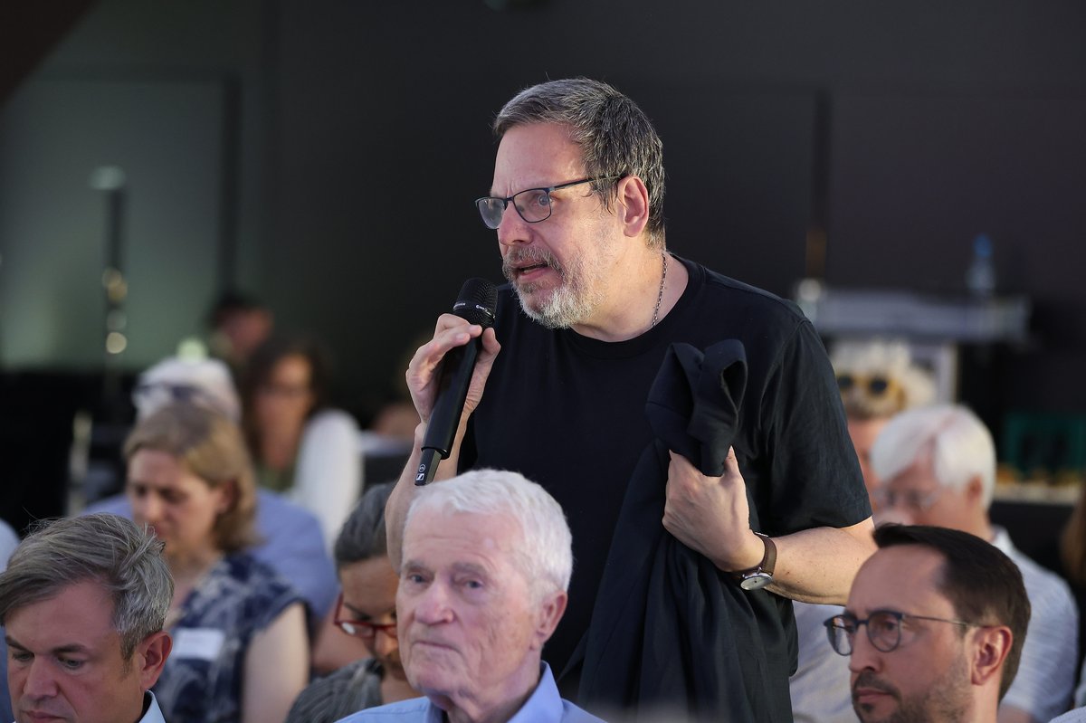 Interjection

- during a literally hot conference

#forum_medienzukunft

#medienanstalt_hessen

#Evangelische_Akademie_Frankfurt