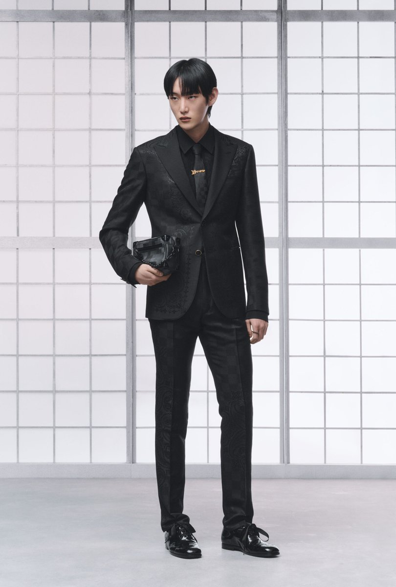 kendam_com's tweet image. Louis Vuitton Men Formal 2026 kendam.com/news/lookbooks… 

#LouisVuitton #Menswear #Formal2026 #Lookbooks #Paris #Fashion #Kendam