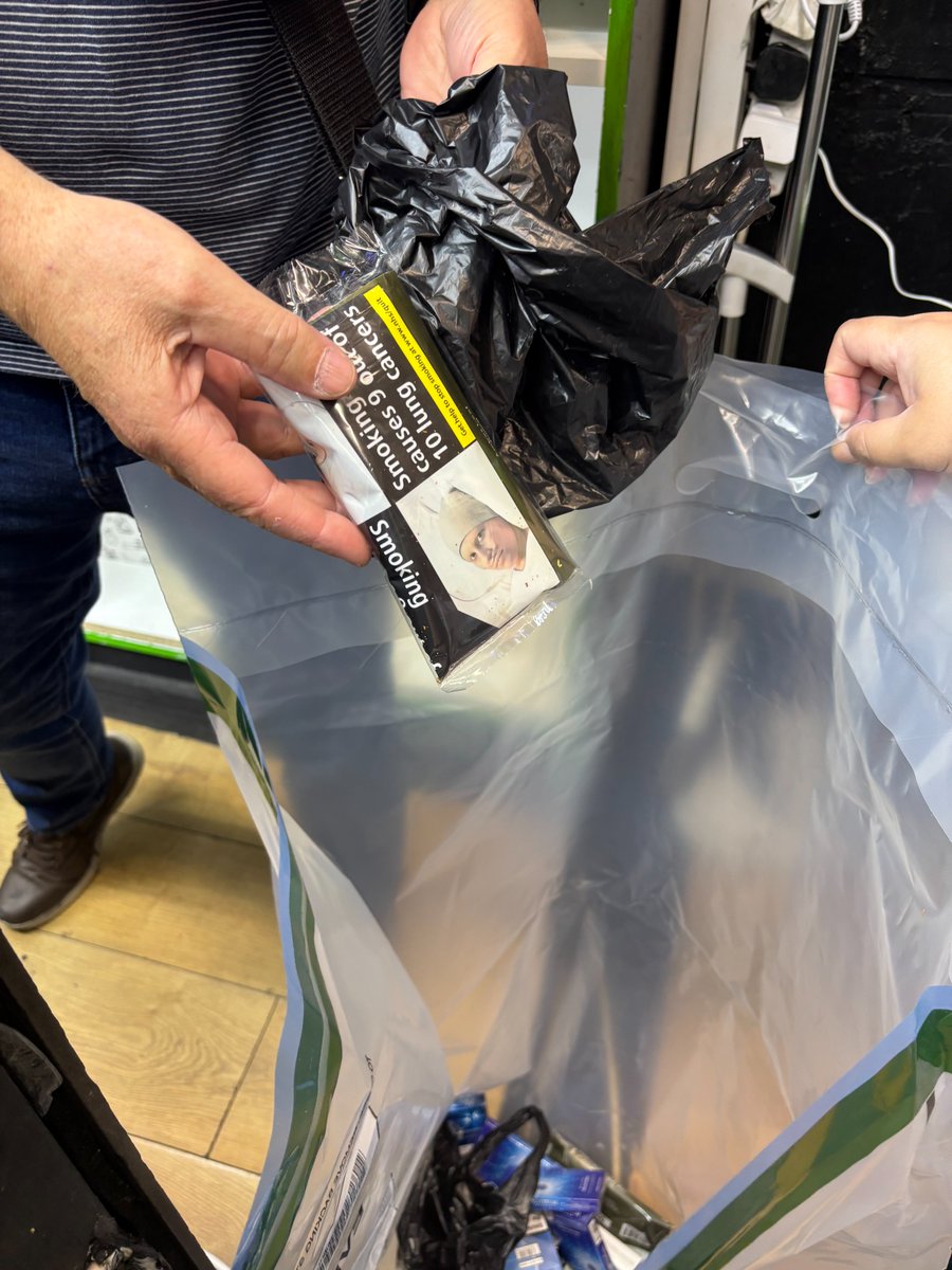 MyNottingham's tweet image. Would you know how to report illegal tobacco?

🚬 It’s often sold under the counter, without health warnings, and at suspiciously low prices.
👀 If something feels off - trust your instincts.
📩 Report anonymously via Citizens Advice
citizensadvice.org.uk/consumer/get-m…
@NottmCityTS