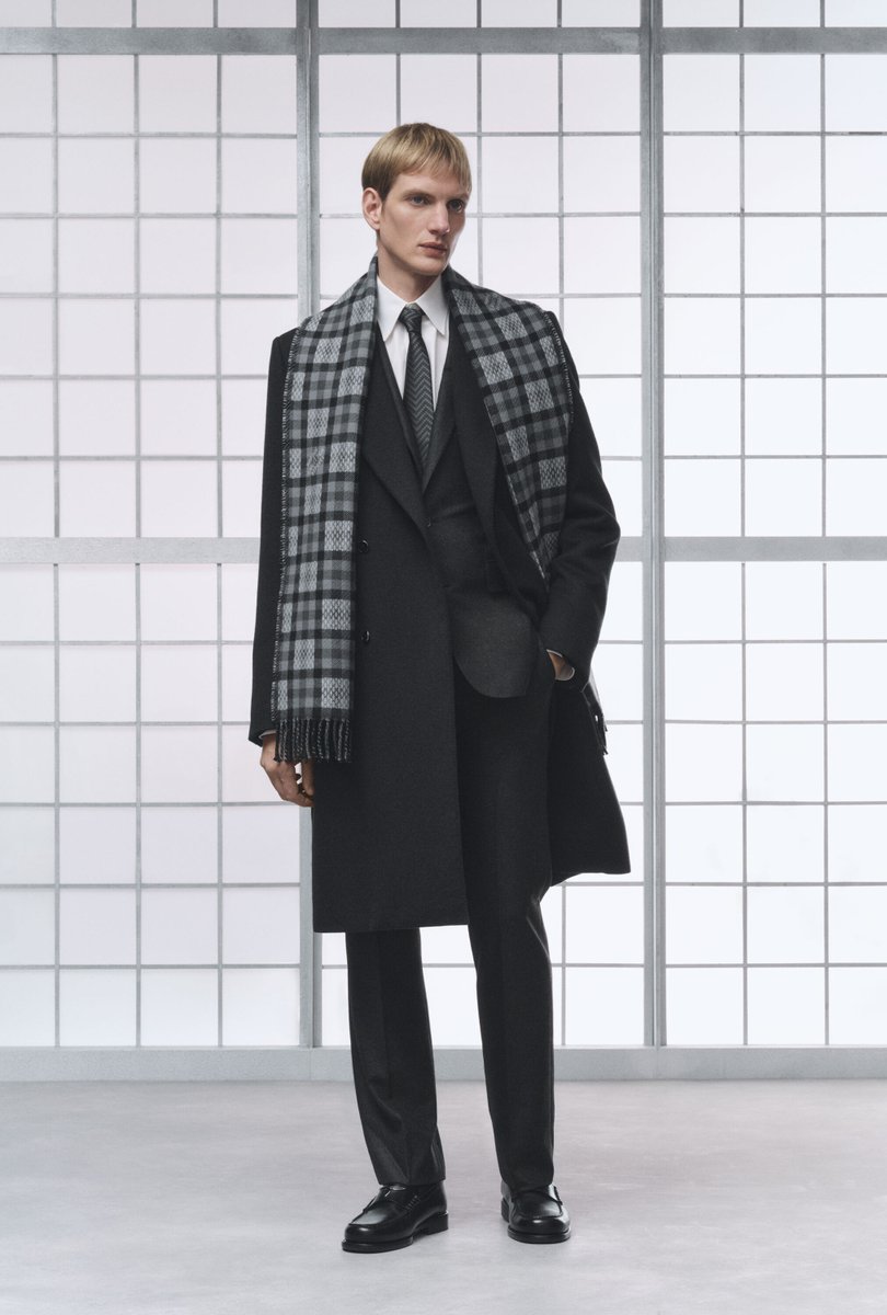 kendam_com's tweet image. Louis Vuitton Men Formal 2026 kendam.com/news/lookbooks… 

#LouisVuitton #Menswear #Formal2026 #Lookbooks #Paris #Fashion #Kendam