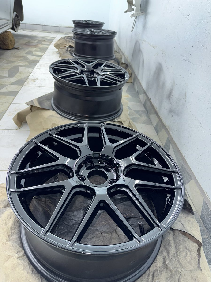 Anto_mbuguaa's tweet image. I don’t discredit powder coating but nicely painted tims anyday… kuchipuka zote ni must btw