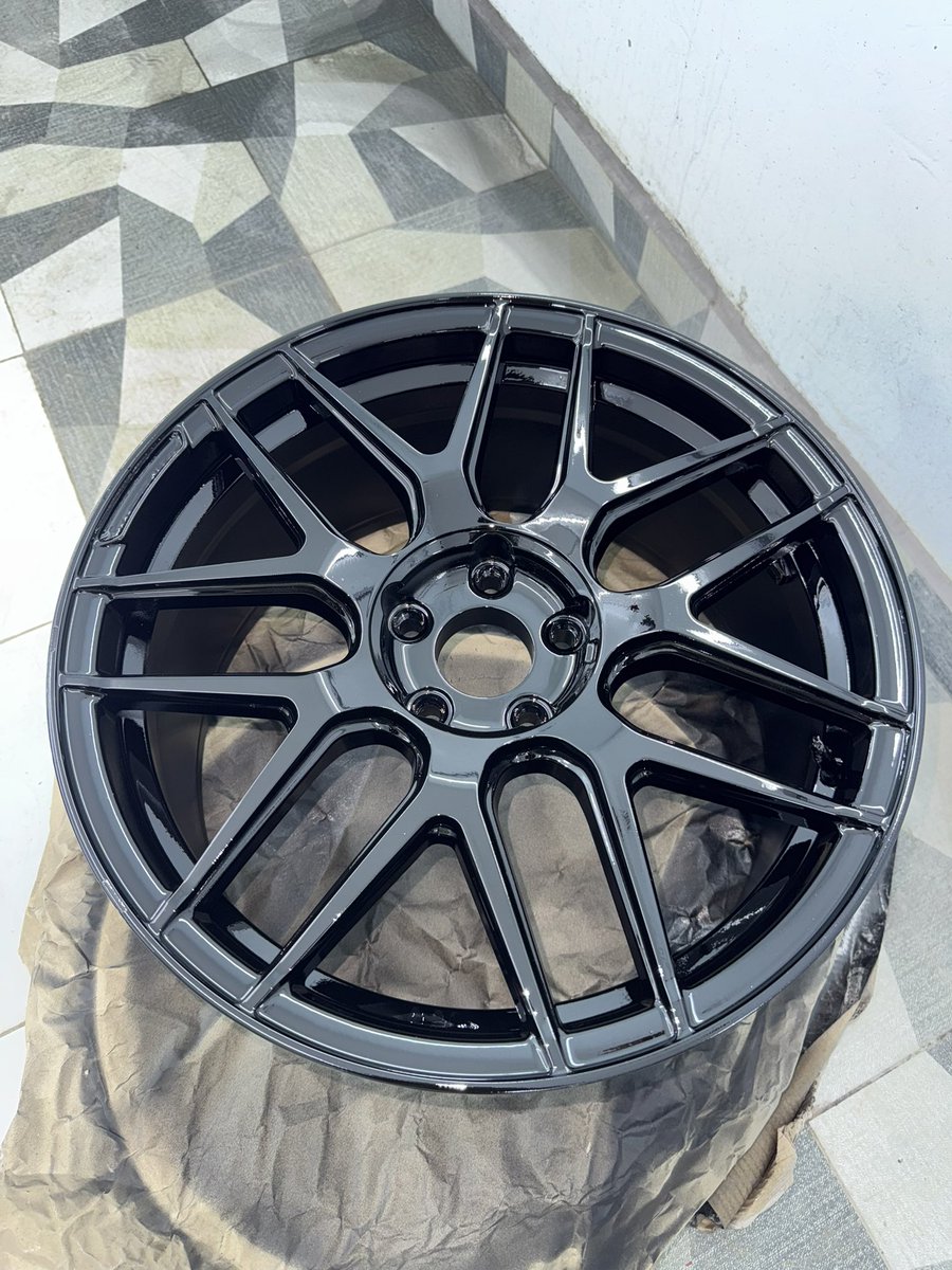 Anto_mbuguaa's tweet image. I don’t discredit powder coating but nicely painted tims anyday… kuchipuka zote ni must btw