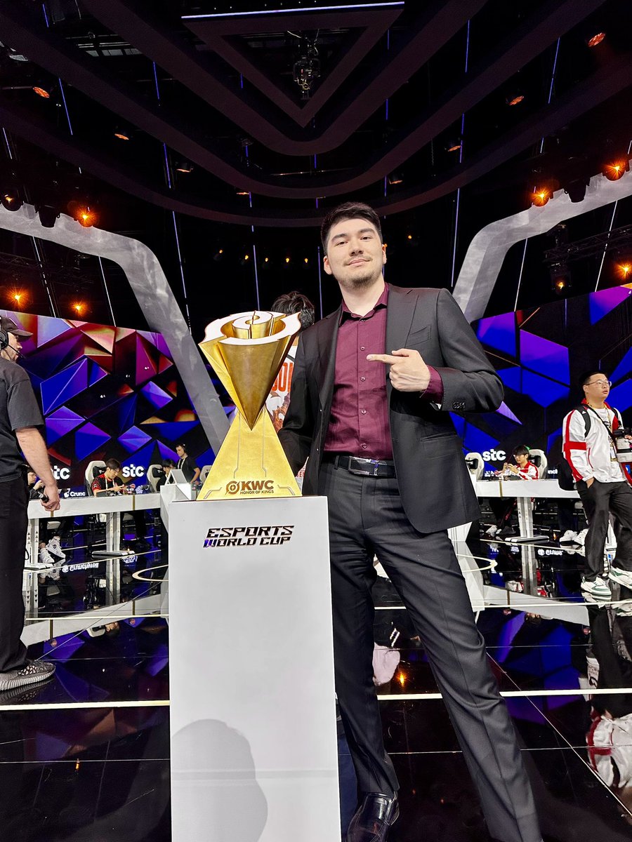 This thing is bigger in person ! #HOK #KWC #EWC