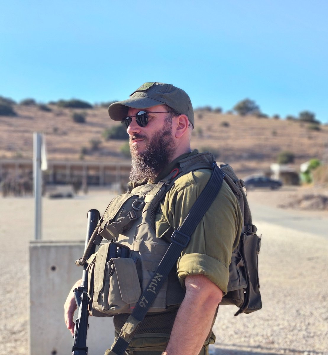 ShimonNataf's tweet image. בעקבות הראיון עם השר גולדקנופף, ובגלל נטייתי הבלתי נשלטת לאיפכא מסתברא, אנסה לחדד נקודה שהשיח הטיפש כאן בטוויטר לא מסוגל להבין או לדייק. הפוסט הזה מיועד למיעוט הקטן בפלטפורמה הזו שאינו תועמלן עם מוגבלות שכלית ורגשית. אני מקווה שתתעצבנו כהוגן.
1. כשהחרדים מדברים על "לימוד תורה"…