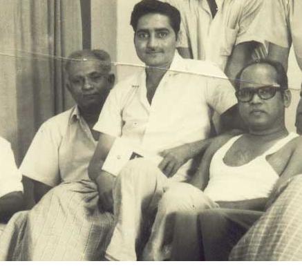 ఎమ్వీయల్... మద్దాలి వెంకట లక్ష్మీ నరసింహారావు  సాహితీవేత్త, సినిమా నిర్మాత.ఆయన కవి, రచయిత, జర్నలిస్ట్, నవలాకారుడు, కథకుడు కూడా '1974లో బాపూ రమణల పరిచయంతో సినిమా రంగంలో ప్రవేశించి, ముత్యాల ముగ్గు సినిమా  నిర్మించారు. అనేక  సినిమాలకు సంభాషణలు వ్రాశారు