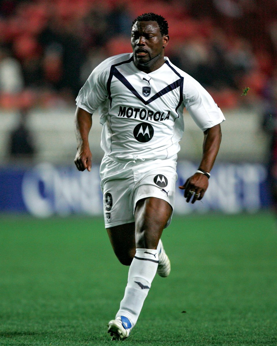 Ligue1's tweet image. Qui se souvient de la puissance de Jean-Claude Darcheville 💥👊 ?
L'ancien attaquant des @girondins est cinquantenaire aujourd'hui 🥳