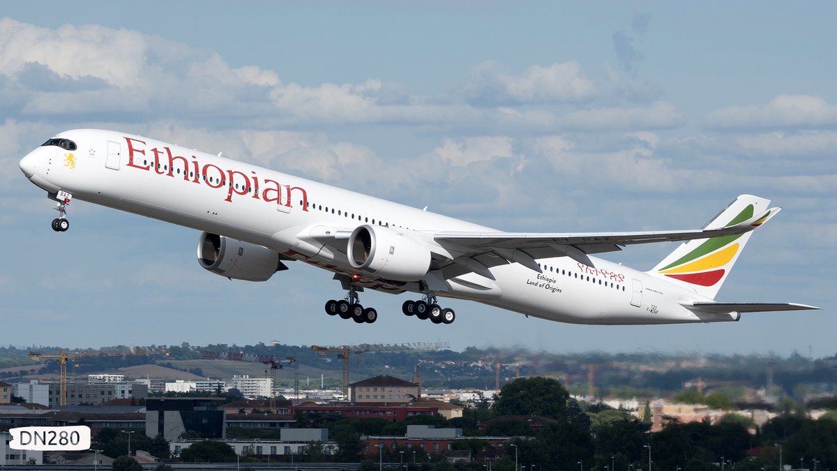Ethiopian Airlines A350-1041 msn 723 F-WZHF / ET-BAZ
ETH/04 and final - Touch &amp; Go concluding F2
24.07.2025