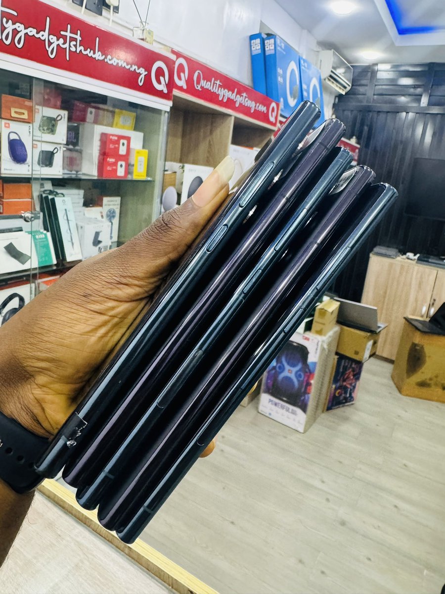QualityGadgets_'s tweet image. Premium Used Samsung Galaxy S22 Ultra 

12gb RAM | Physical + e-Sim | 5G 

128gb N560,000 | 256gb ₦620,000 

🛒 Send a DM or 

📞 08169698791 | 💬 08076460107