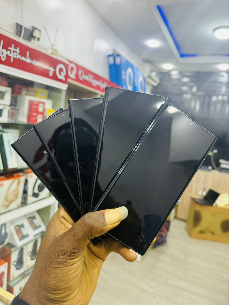 QualityGadgets_'s tweet image. Premium Used Samsung Galaxy S22 Ultra 

12gb RAM | Physical + e-Sim | 5G 

128gb N560,000 | 256gb ₦620,000 

🛒 Send a DM or 

📞 08169698791 | 💬 08076460107