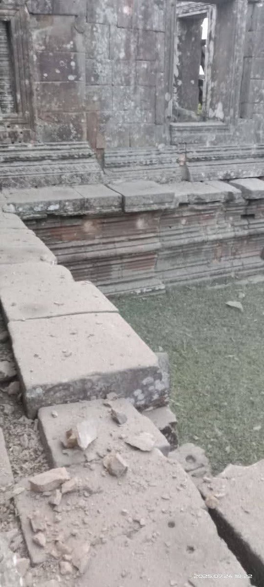 liilyvan's tweet photo. Some parts of the Preah Vihear Temple, a World Heritage site, were damaged by Thai weapons.

#ថៃជាអ្នកផ្តើមសង្គ្រាម
#ThailandStartedTheWar
#ไทยเป็นผู้เริ่มสงคราม
#JusticeForCambodia
#cambodianeedpeace https://t.co/OeVS4cjJKg
