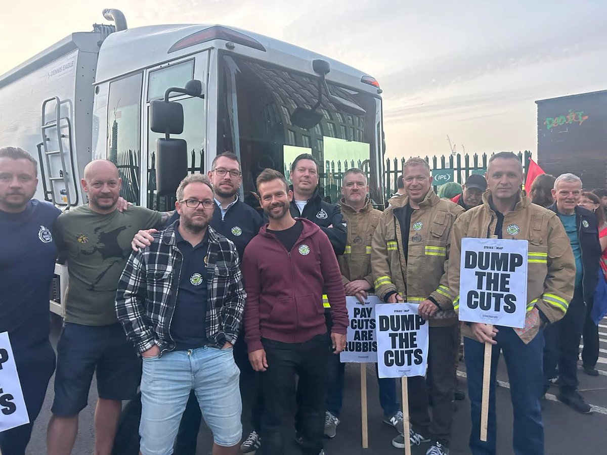 AdamT9372's tweet image. 🚨 Pay Cuts? Absolute Rubbish. 🚨
Proud to stand with Birmingham bin workers alongside @FBUEastMidlands firefighters.
No one should face a pay cut. No worker, ever!!
💪 Solidarity with the strikers — they deserve better. #SupportTheStrike #NoToPayCuts #BirminghamBinWorkers